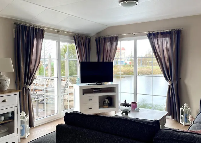 Chalet Makkum C99B Met Prive Gelegen Tuin Aan Het Water