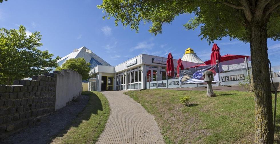 C99b Met Prive Gelegen Tuin Aan Het Water *