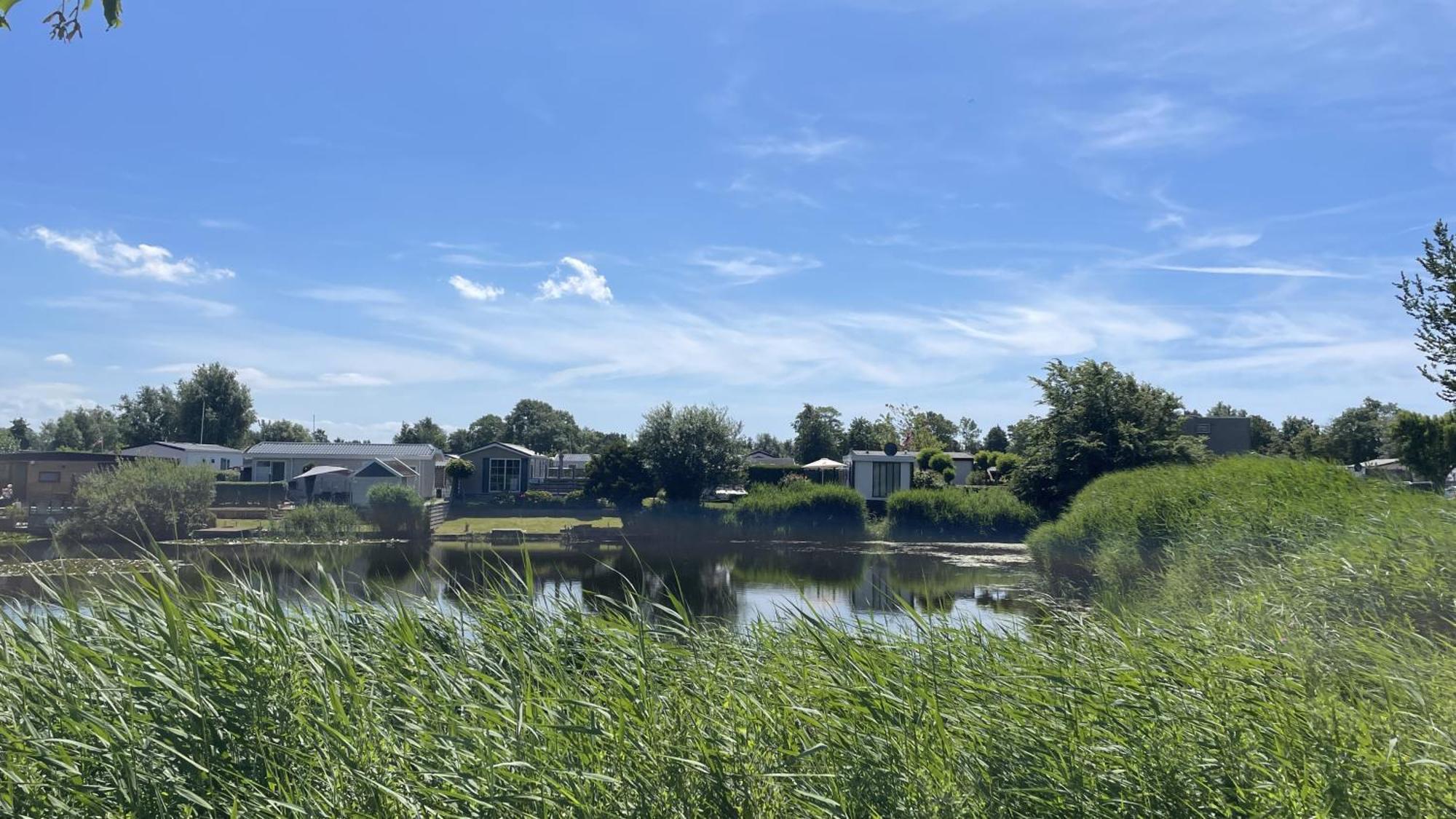C99b Met Prive Gelegen Tuin Aan Het Water Parque de Campismo
