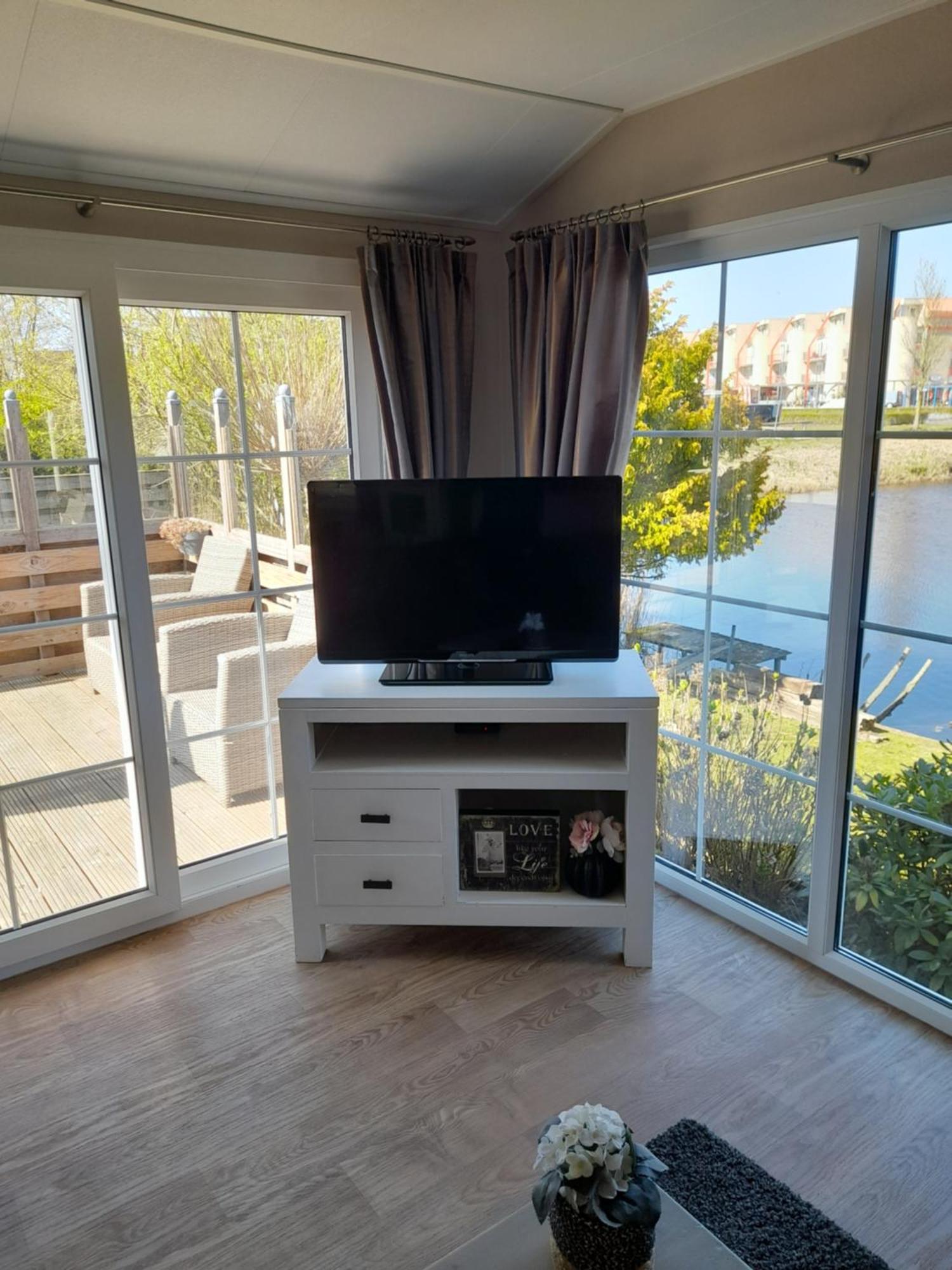 C99b Met Prive Gelegen Tuin Aan Het Water