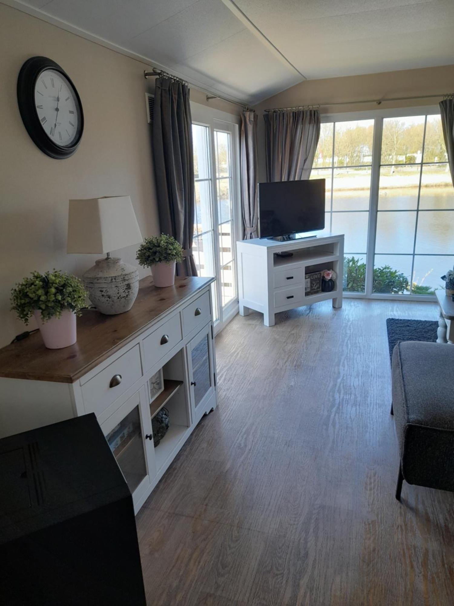 C99b Met Prive Gelegen Tuin Aan Het Water