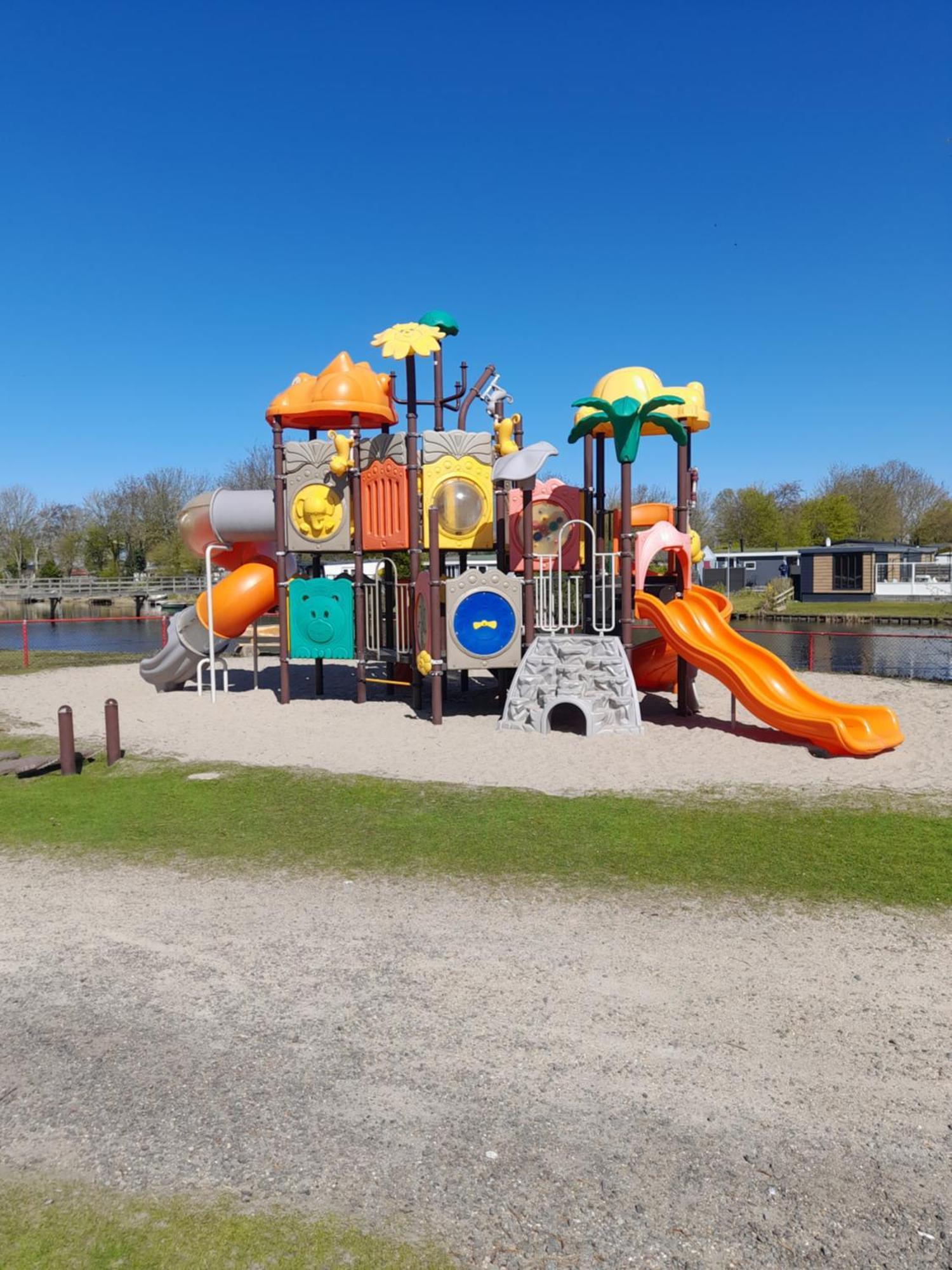 C99b Met Prive Gelegen Tuin Aan Het Water Makkum