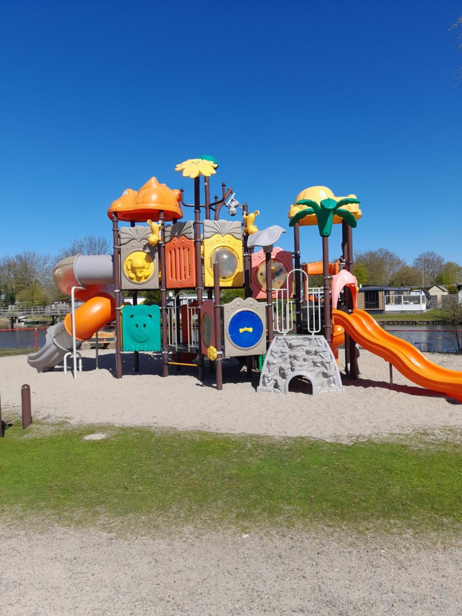 C99b Met Prive Gelegen Tuin Aan Het Water Parque de Campismo Makkum