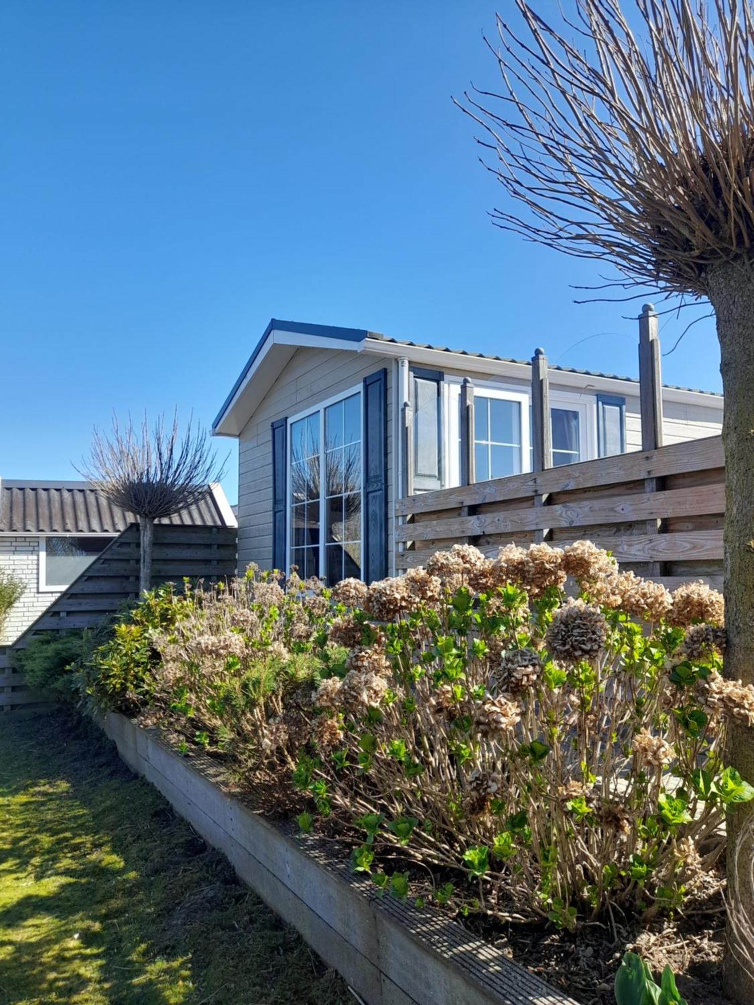 C99b Met Prive Gelegen Tuin Aan Het Water *