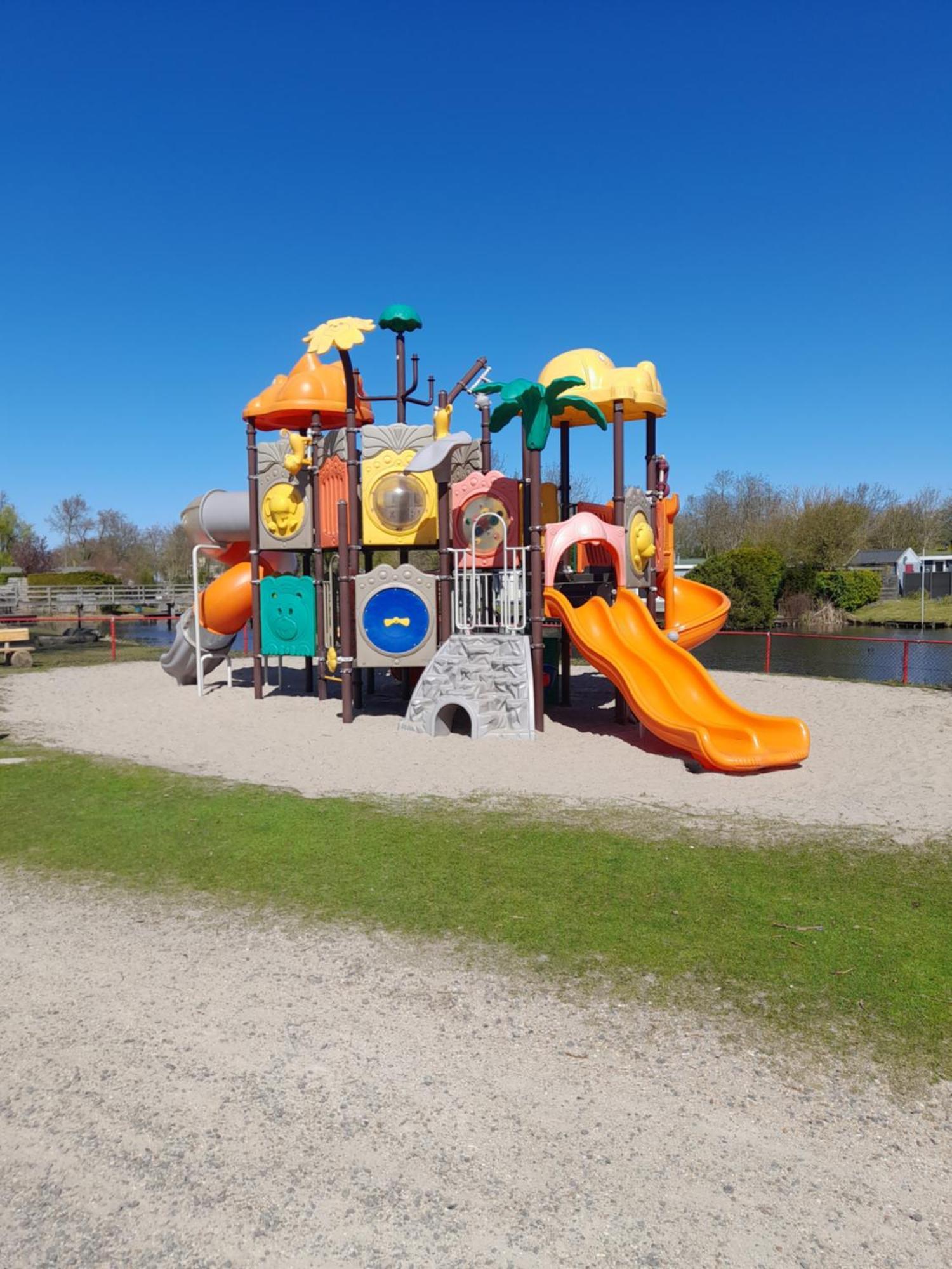 Parque de Campismo C99b Met Prive Gelegen Tuin Aan Het Water *